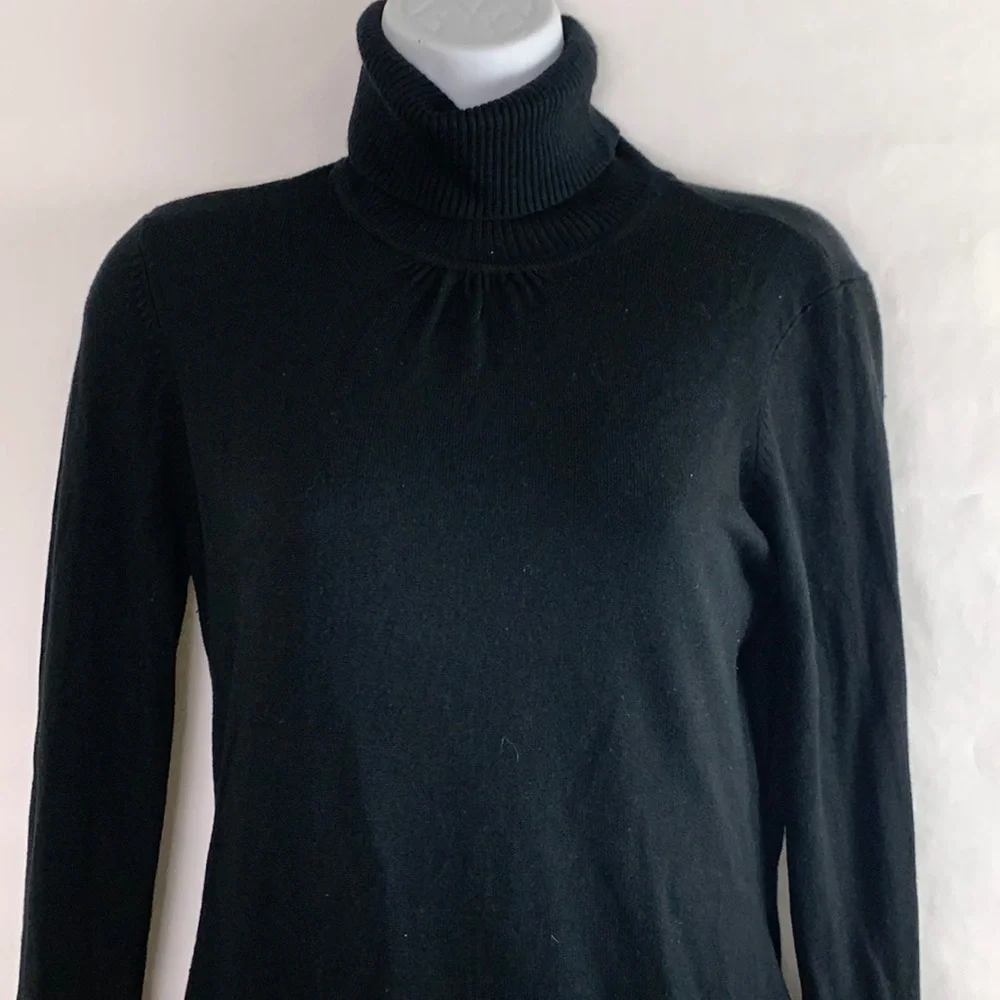 Universal Thread Black Turtleneck Long Sleeve Sweater Size M - Picture 1 of 5